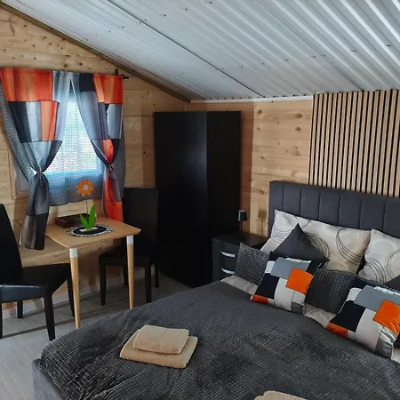 Apartamento Fenyőházak